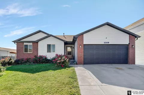 1009 Garden Valley Rd, Lincoln, NE 68521