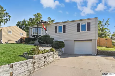 419 Highland Dr, Gretna, NE 68028