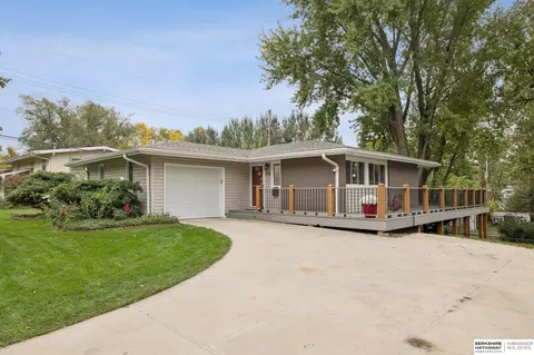 8215 Grand Ave, Omaha, NE 68134