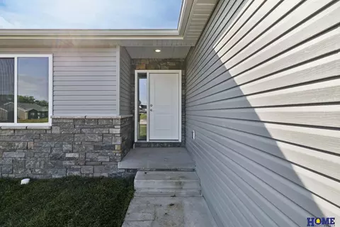 1725 E 9th St, Hickman, NE 68372 photo 2