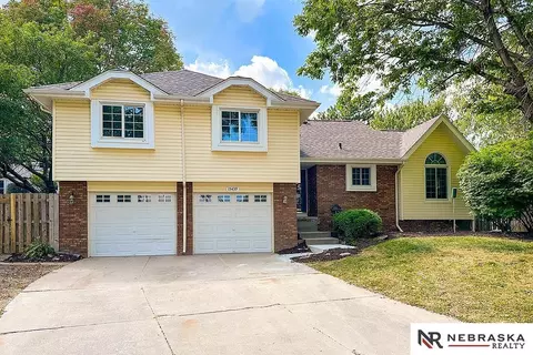 15439 Bemis Cir, Omaha, NE 68154