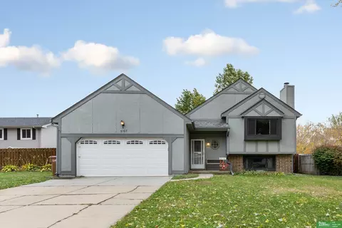 3107 Mirror Cir, Bellevue, NE 68123