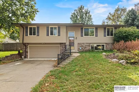 815 Kilkinny Cir, Papillion, NE 68046