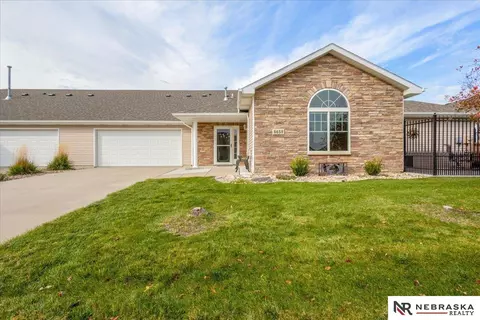 8658 N 160th Ct, Bennington, NE 68007