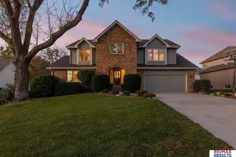 16618 Westfield Cir, Omaha, NE 68130
