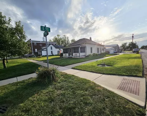 506 8th Ave, Fairmont, NE 68354