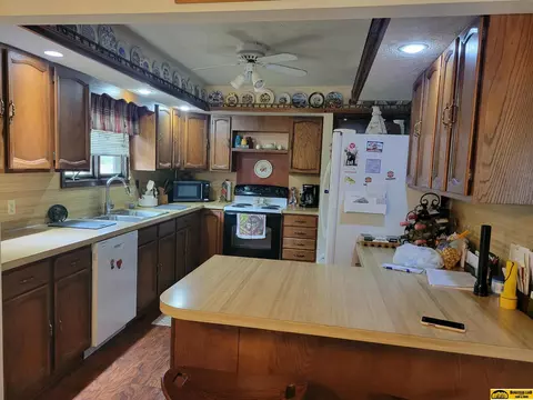 1200 Oak St, Beatrice, NE 68310 photo 6