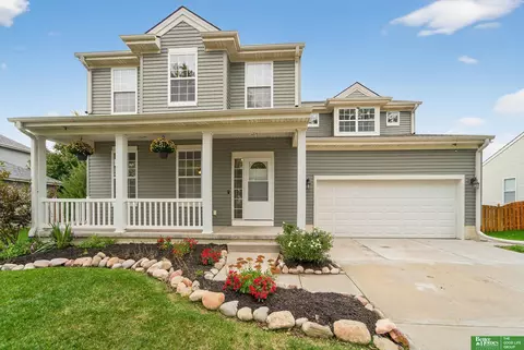 2006 Diane St, Papillion, NE 68046