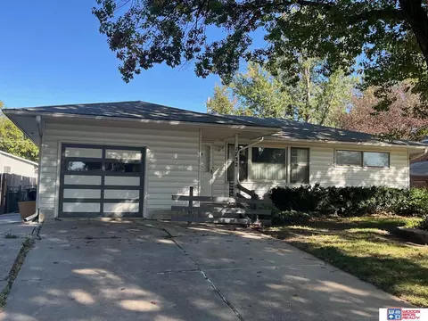 1732 Rancho Rd, Lincoln, NE 68502