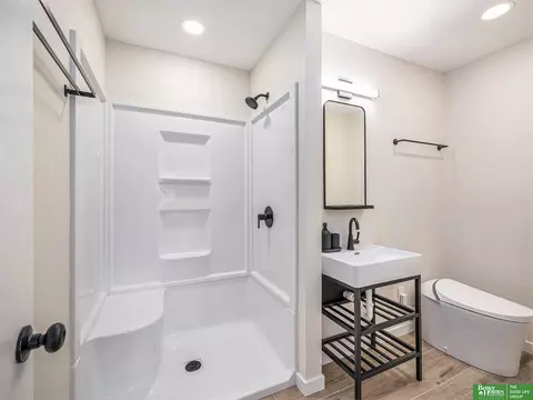 Bath - 9612 Maple St, Omaha, NE 68134 photo 7 of 7