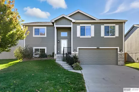 8517 Craig Ave, Omaha, NE 68122