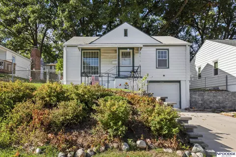 2306 S 48 St, Omaha, NE 68106