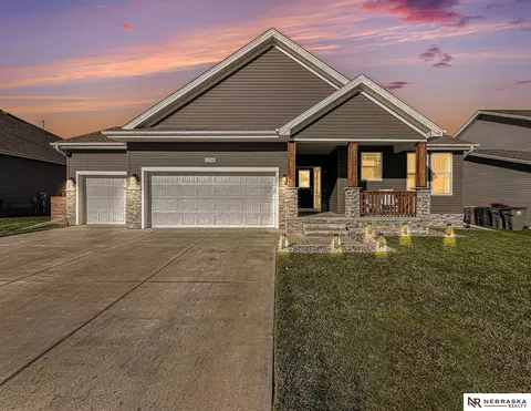 10340 White Pine Rd, Lincoln, NE 68527