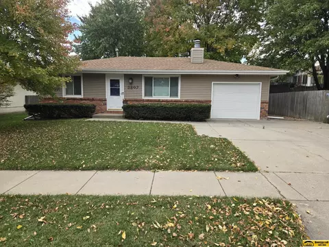 3807 Sweetbriar Ln, Lincoln, NE 68516