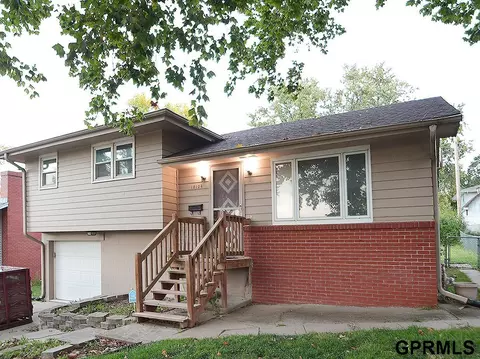 12134 W St, Omaha, NE 68137