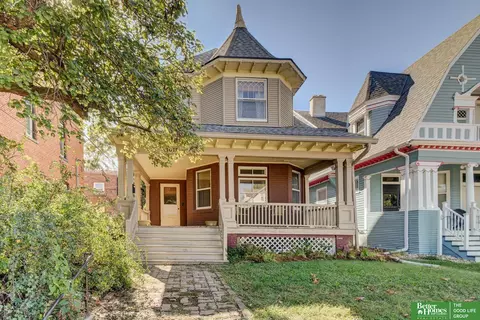 3015 Pacific St, Omaha, NE 68105