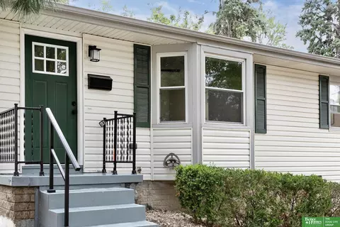 813 Janes View St, Papillion, NE 68046