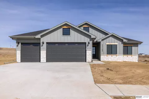 22108 Mcclellan Dr, Gretna, NE 68028