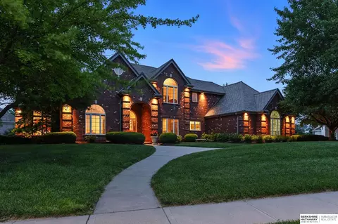 13414 Eagle Run Dr, Omaha, NE 68164