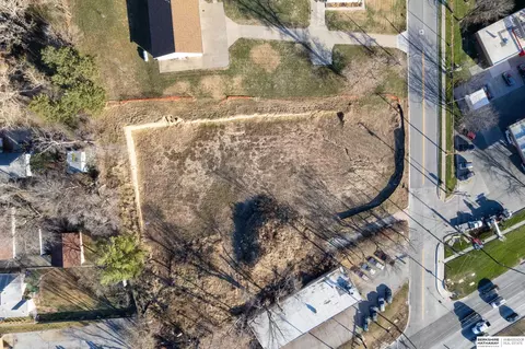 2516 Chandler Rd E, Bellevue, NE 68005