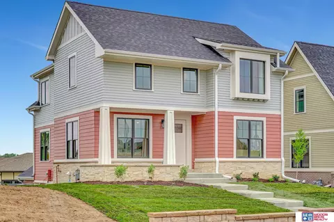 811 Penrose Dr, Lincoln, NE 68521