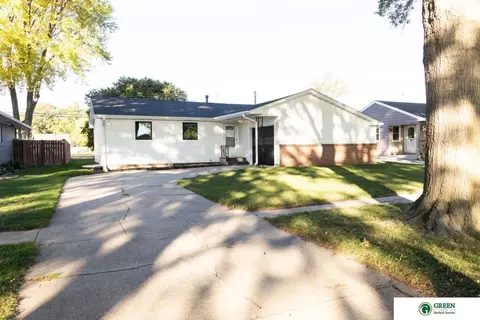 37 Edison Ave, York, NE 68467