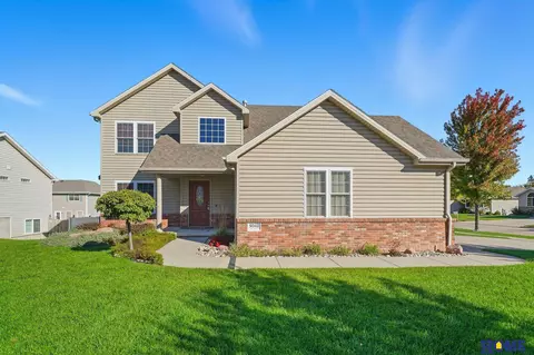 9040 Garland St, Lincoln, NE 68505