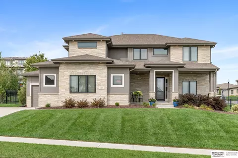 12208 Slayton St, Papillion, NE 68046