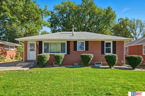 820 E Avon Ln, Lincoln, NE 68505