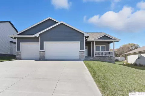 9406 S 71st St, Papillion, NE 68133