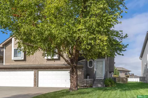 7004 N 153rd St, Bennington, NE 68007