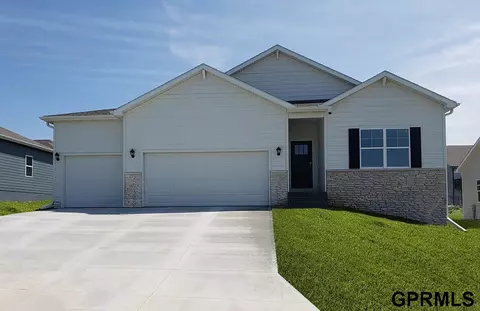 6212 Harvest Dr, Papillion, NE 68157
