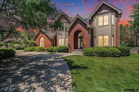 13624 Parker Cir, Omaha, NE 68154