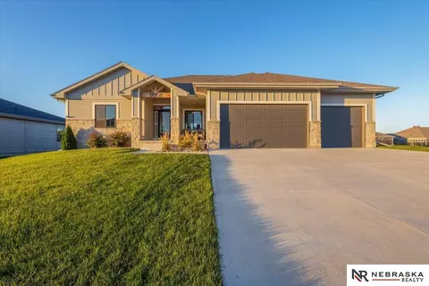 17102 Cora St, Bennington, NE 68007