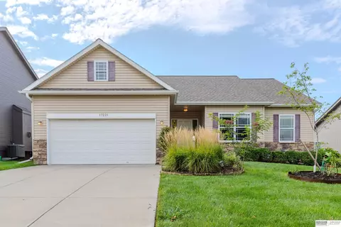 17221 Musket St, Omaha, NE 68136