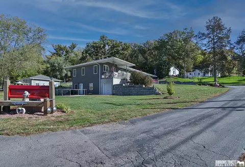 300 Eldora Ave, Weeping Water, NE 68463