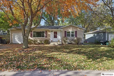 231 Redwood Ln, Lincoln, NE 68510