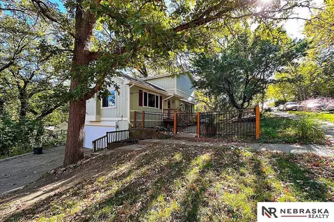 1605 Farrell Dr, Bellevue, NE 68005