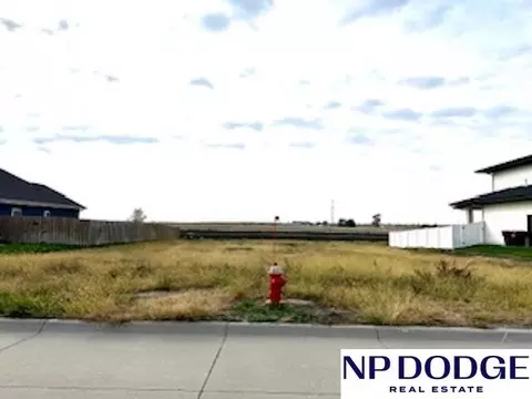 2731 Lauren Ln, Fremont, NE 68025