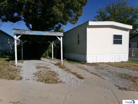 318 Cheyenne Dr, Beatrice, NE 68310
