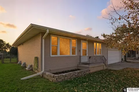 3207 W 16th St, Grand Island, NE 68803