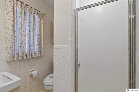 Bath - 4 Beckman Cir, Malcolm, NE 68402 photo 5 of 6
