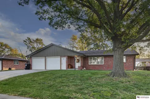 4 Beckman Cir, Malcolm, NE 68402