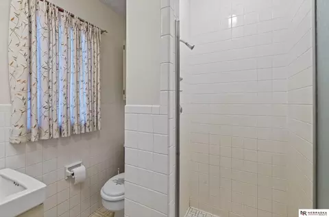 Bath - 4 Beckman Cir, Malcolm, NE 68402 photo 6 of 6