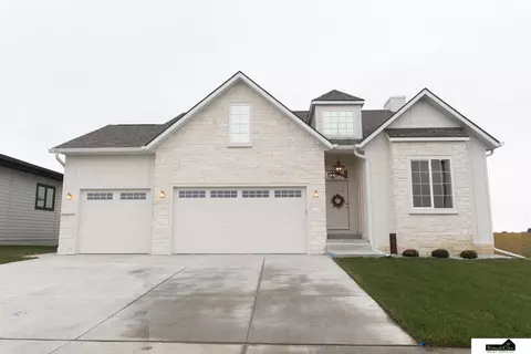 7636 Isidore Dr, Lincoln, NE 68516