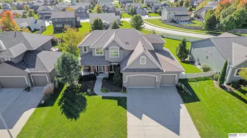 17329 Redman Cir, Omaha, NE 68116