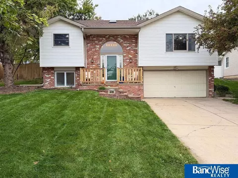 6335 Briar Rosa Dr, Lincoln, NE 68516