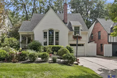 2737 Woodsdale Blvd, Lincoln, NE 68502