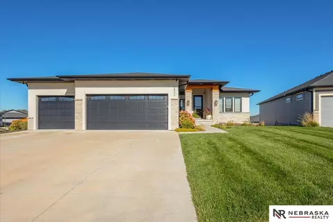 6500 Aiden Cir, Lincoln, NE 68516