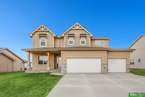 19952 Cinnamon St, Omaha, NE 68136
